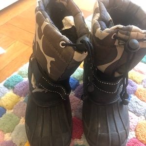Boys snow boots - camouflage - size 13
